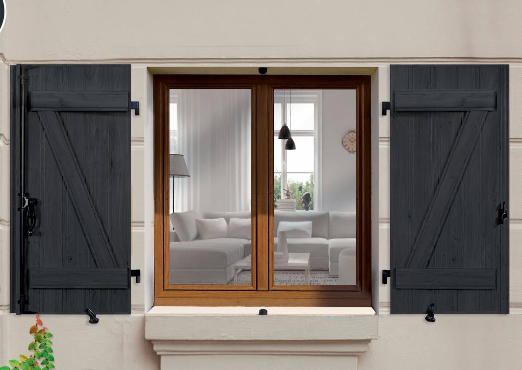 Réparer un volet roulant en PVC avec capteur solaire et domotique connectée pour une maison situé dans le secteur de Souillac 46200 département du Lot