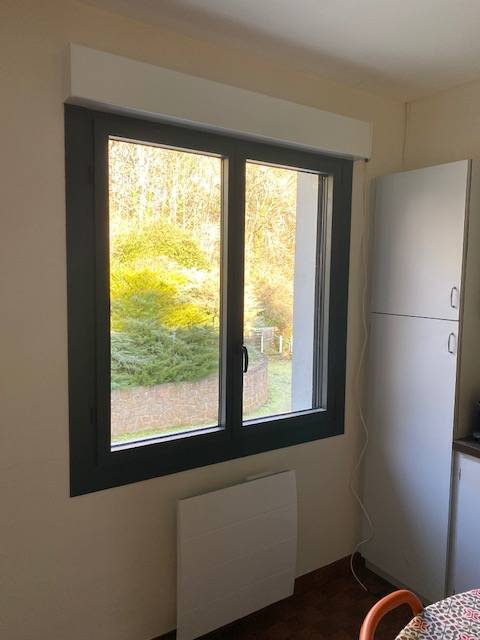 Changer une porte-fenêtre en aluminium avec vitrage sécurité et serrure multipoints dans un appartement situé à Villefranche-de-Lauragais 31290 en Occitanie