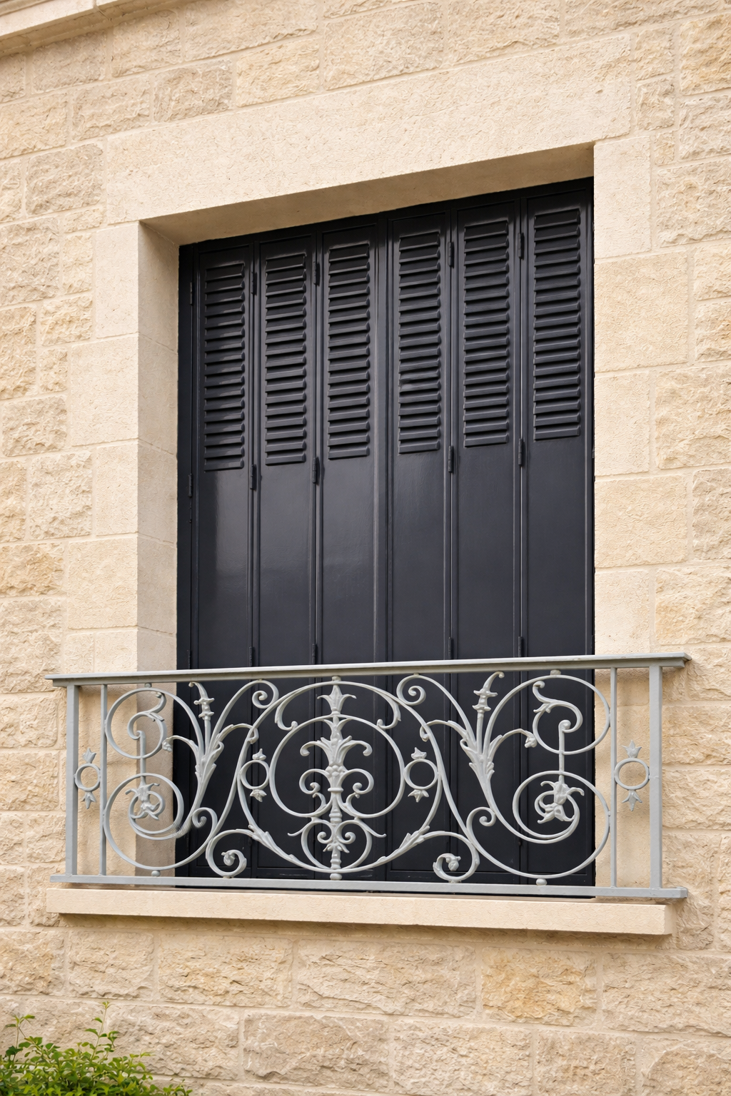 Installer un rideau métallique motorisé avec télécommande radio et protection anti-intrusion pour un commerce situé à proximité de Castanet-Tolosan 31320 en Haute-Garonne