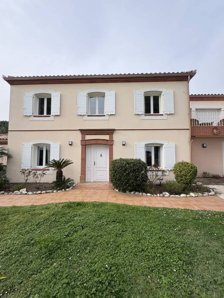 Menuisier pour volets battants aluminium sur mesure avec pose sur gonds existants à Nailloux