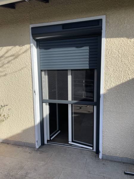 Installateur de volet roulant solaire avec moustiquaire intégrée à Labège (31)