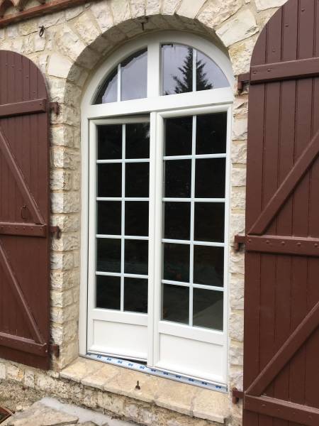 Vente et pose de fenetre PVC sur mesure cintré à Souillac et ses alentours dans le Lot (46)