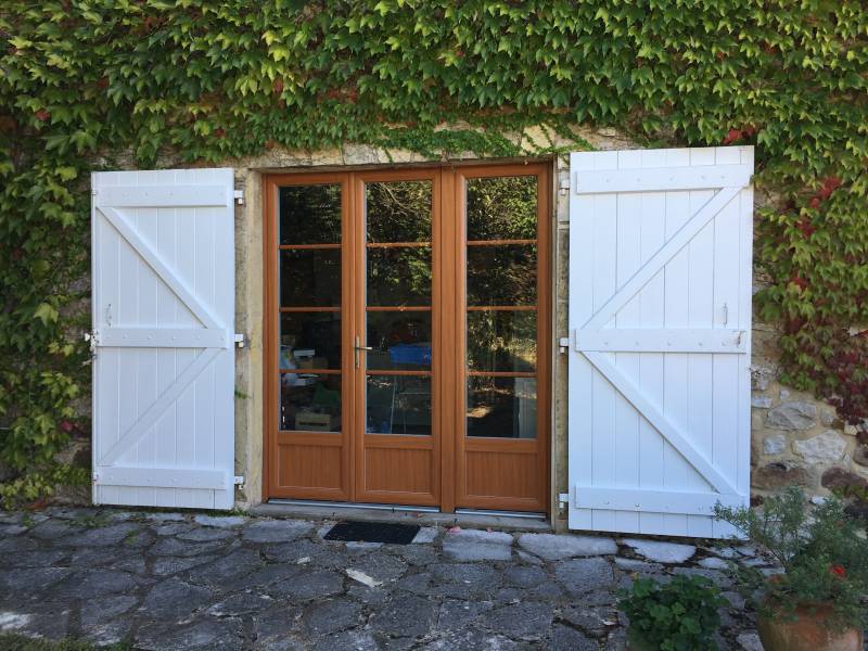 Vente et installation de menuiserie PVC effet bois, fabrication sur mesure, à Gourdon dans le Lot (46)