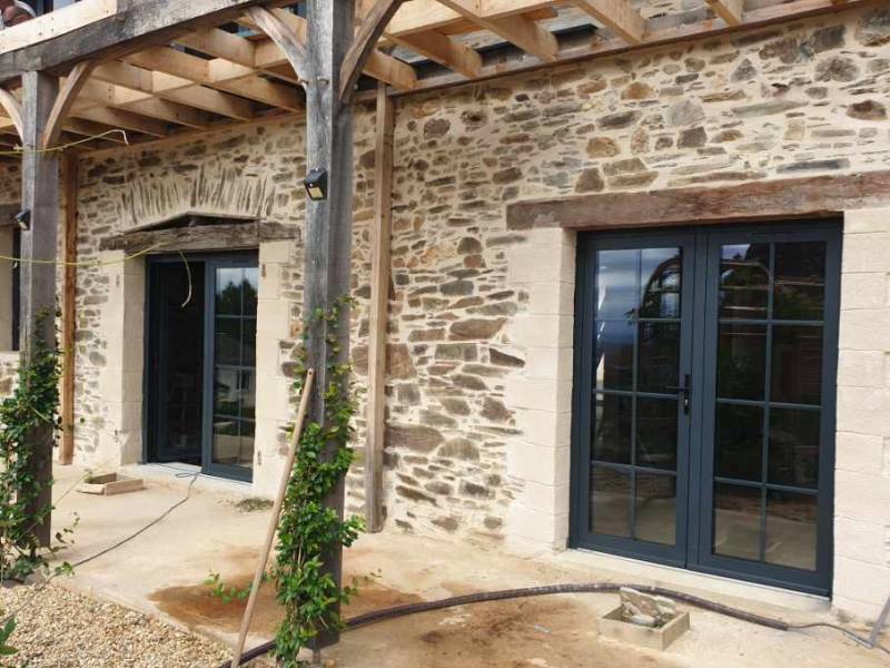 Vente et pose de fenêtres aluminium en Dordogne (24) par un professionnel RGE