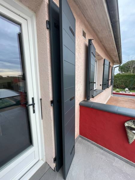 Entreprise pour la vente et la pose de volets battants aluminium contemporains à Baziège (31) en Haute-Garonne