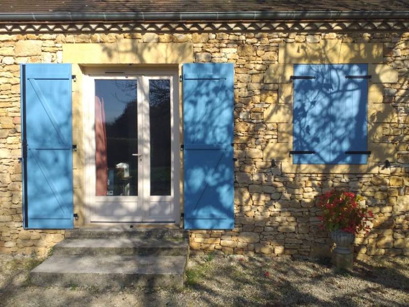Vente et installation de volet battant PVC sur mesure à Grolejac (24) en Dordogne 