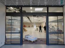 Notre zone d'activité pour ce service Remplacement de volets sur-mesure en ALU avec motorisation solaire, domotique intégrée et brise soleil orientable dans une maison située à