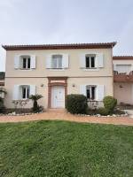 Notre zone d'activité pour ce service Installer une porte-fenêtre battante en bois et aluminium avec ouverture extérieure et vitrage sécurisé situé près de