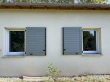Notre zone d'activité pour ce service Changer des volets battants en PVC avec brise soleil orientable et motorisation solaire pour une maison situé dans le secteur de