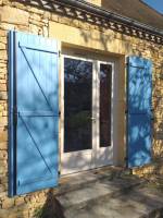 Notre zone d'activité pour ce service Changer des volets battants en PVC avec brise soleil orientable et motorisation solaire pour une maison situé dans le secteur de